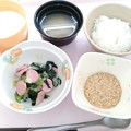写真: ７月２８日朝食(魚肉ソーセージと野菜のサラダ) #病院食