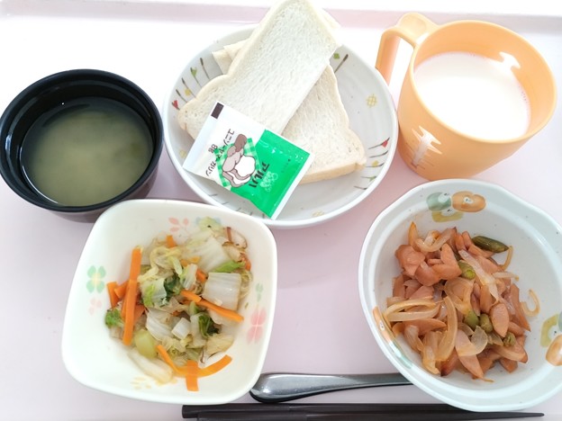 ８月１９日朝食(ウインナーと野菜のケチャップ炒め) #病院食