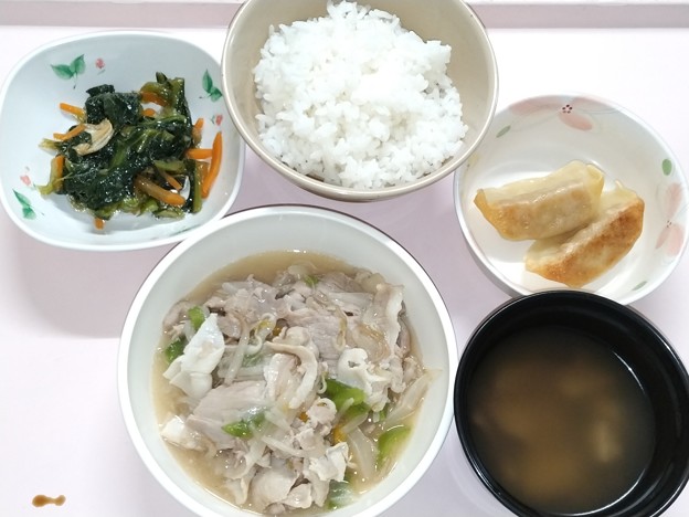 ８月３０日夕食(豚肉と野菜の中華炒め) #病院食