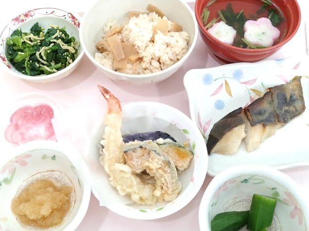 写真: ４月１１日昼食(銀だら西京焼き・たけのこ御飯) #病院食