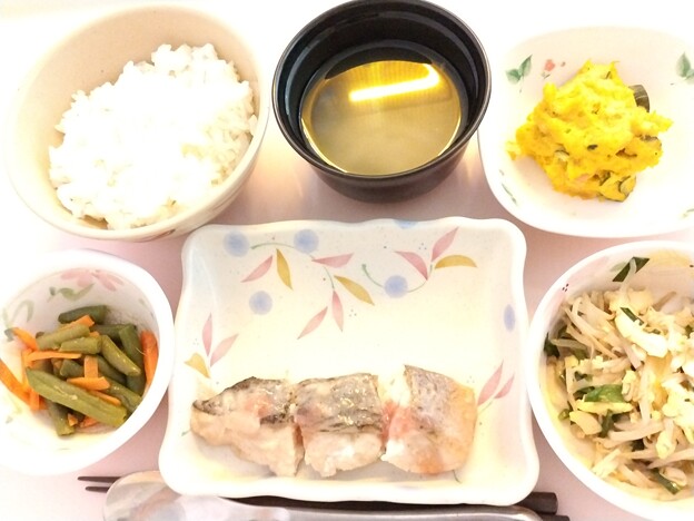写真: ４月１２日夕食(めばるの梅肉焼き) #病院食