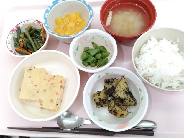 写真: ４月１３日昼食(擬製豆腐) #病院食
