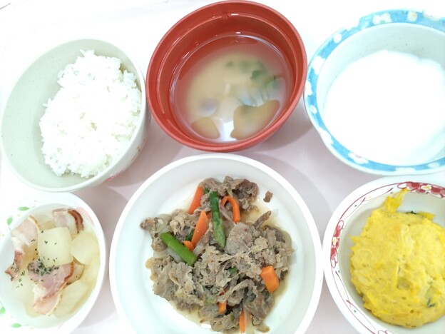 ４月１５日昼食(牛肉のバター醤油炒め) #病院食
