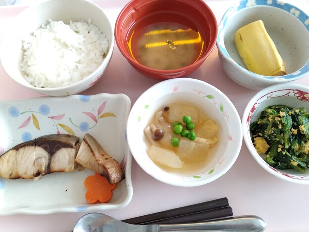写真: ４月２２日昼食(ぶりの塩麹焼き) #病院食