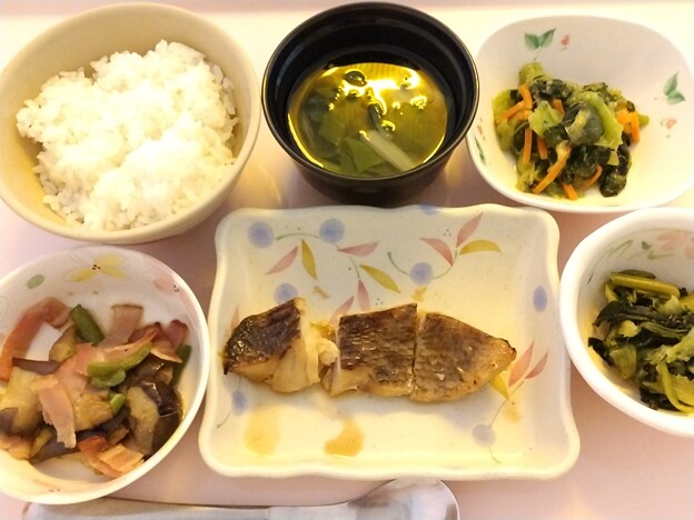 写真: ４月２３日夕食(めばるのみりん焼き) #病院食