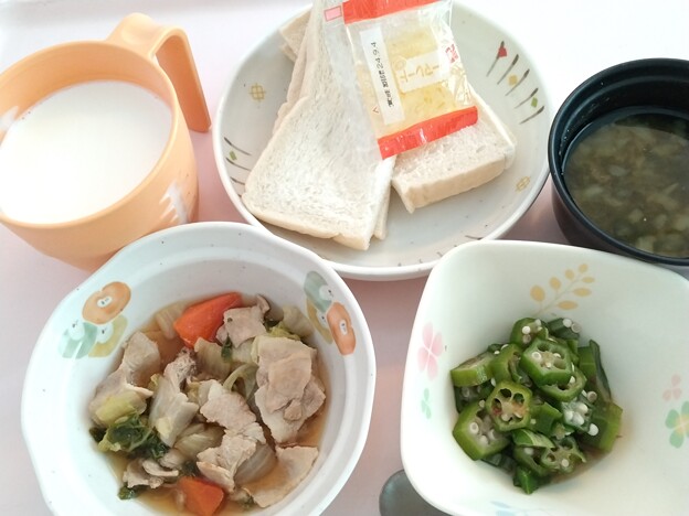 ４月２９日朝食(豚肉と白菜の炒め煮) #病院食