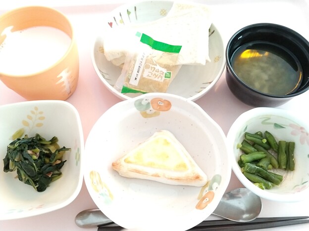 ５月６日朝食(はんぺんチーズのせ焼き) #病院食