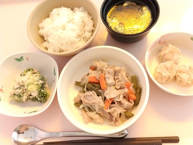 写真: ５月６日夕食(豚肉の玉葱ソース炒め) #病院食