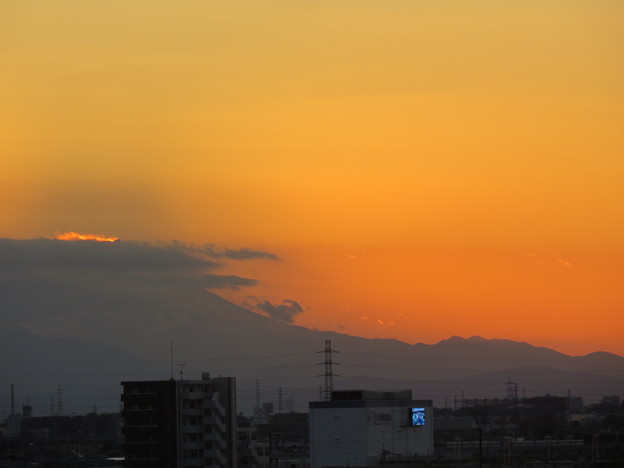 写真: IMG_8196　燃える富士山頂　この風景も10日後には見られなくなる。