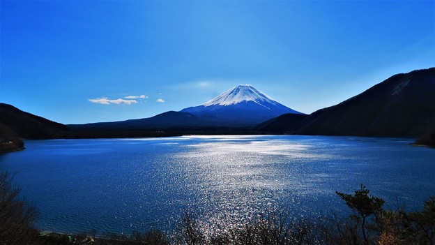 写真: 冬晴れの富士山
