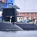 写真: 休日の横須賀基地朝の潜水艦