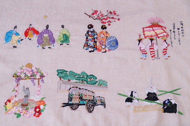 写真: 京都の年中行事を刺繍する