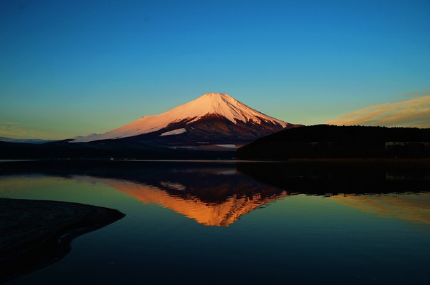 写真: 鏡面の風景 〜紅富士〜