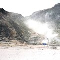 写真: 硫黄山
