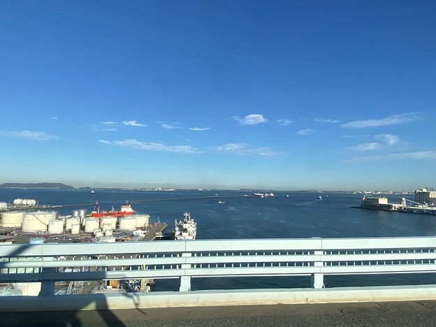 Photos: 2021.11.29　都市高速から見る博多湾7　荒津地先石油備蓄基地