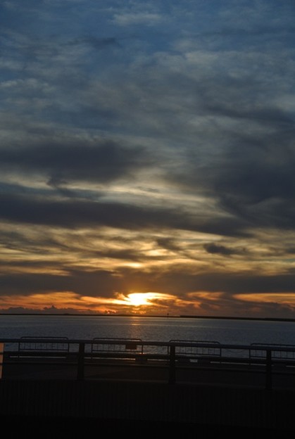 写真: チービシに沈む夕陽