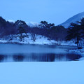 写真: 冬の湖
